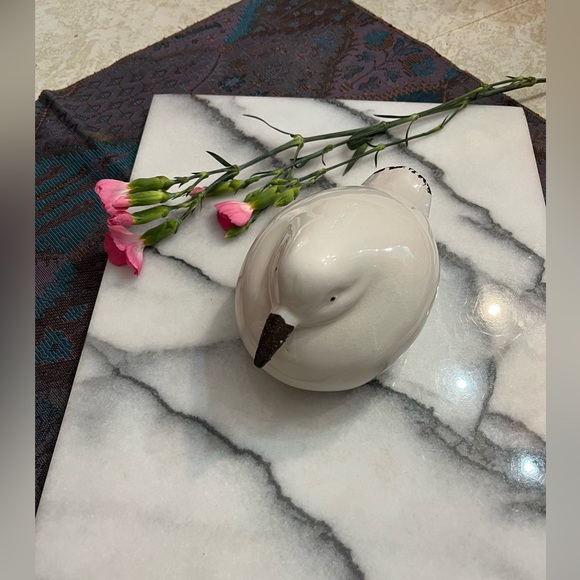 Benzara Alluring Nesting Glossy White Ceramic Bird w black textured beak - Picture 2 of 7